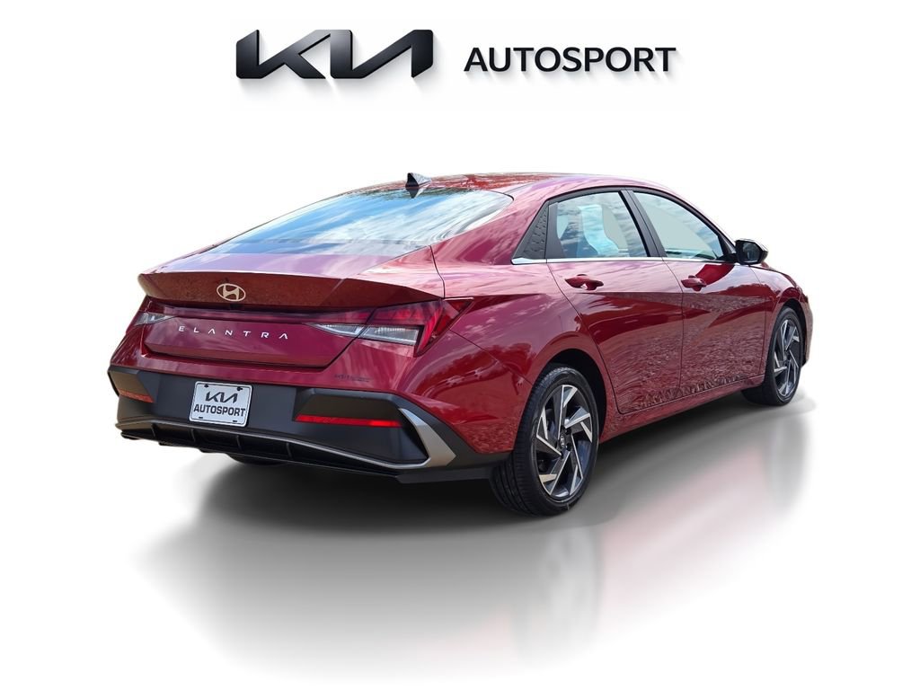 Used 2025 Hyundai Elantra SEL FWD image 8