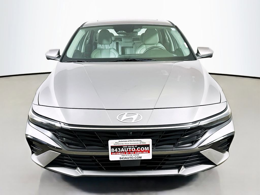 Used 2024 Hyundai Elantra Limited FWD image 2
