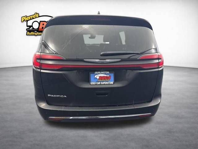 Used 2024 Chrysler Pacifica Touring-L FWD image 5