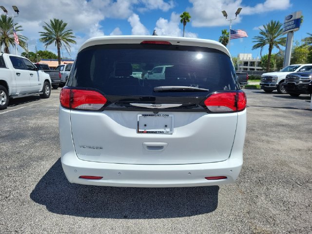 Used 2024 Chrysler Voyager LX FWD image 6