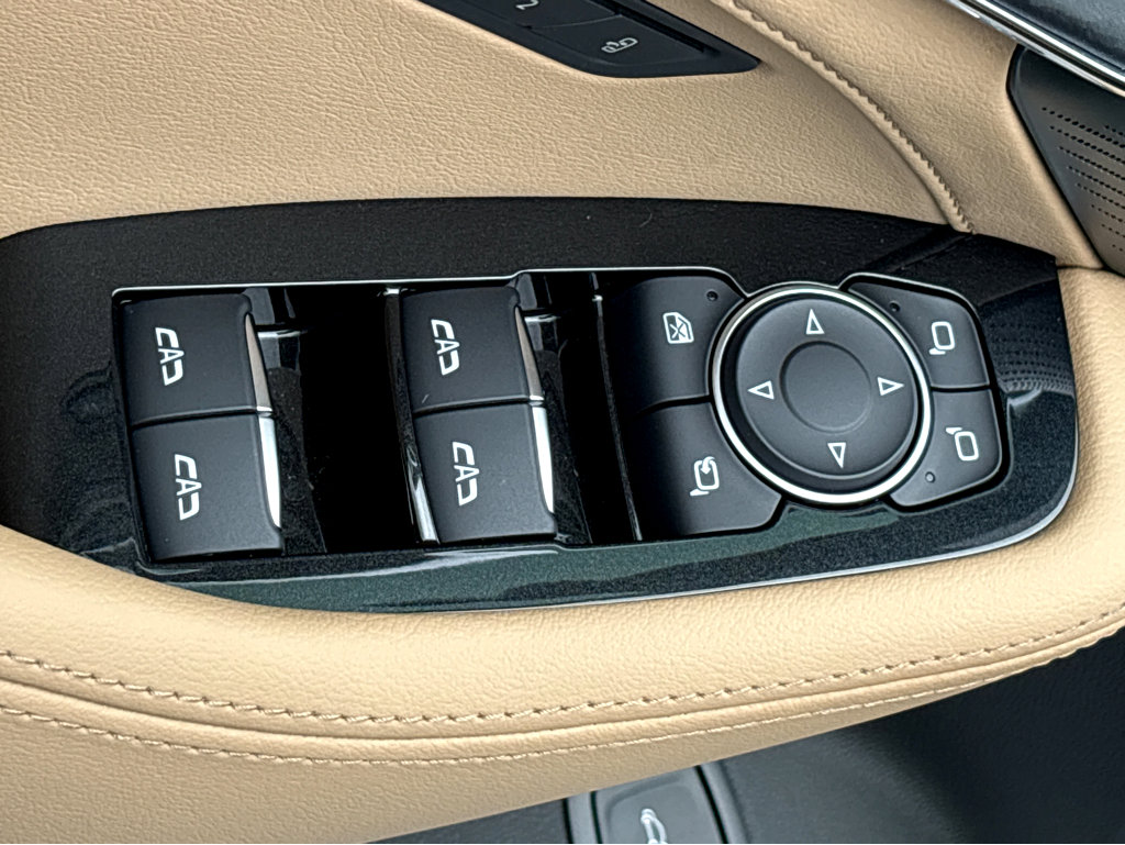 New 2025 Cadillac XT5 Luxury image 36