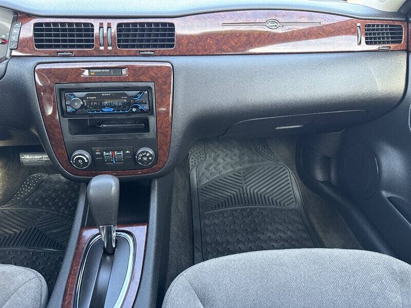 Used 2011 Chevrolet Impala LT FWD image 28