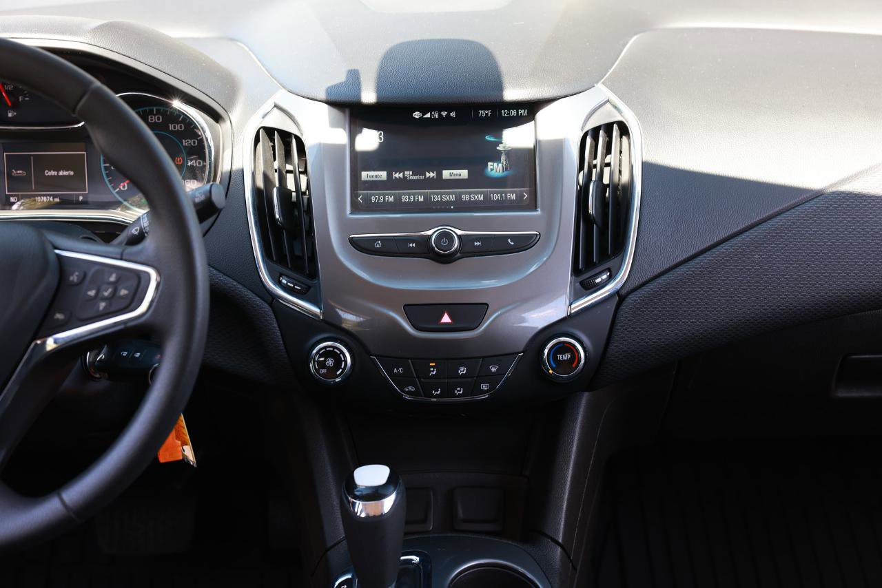 Used 2018 Chevrolet Cruze LT image 34