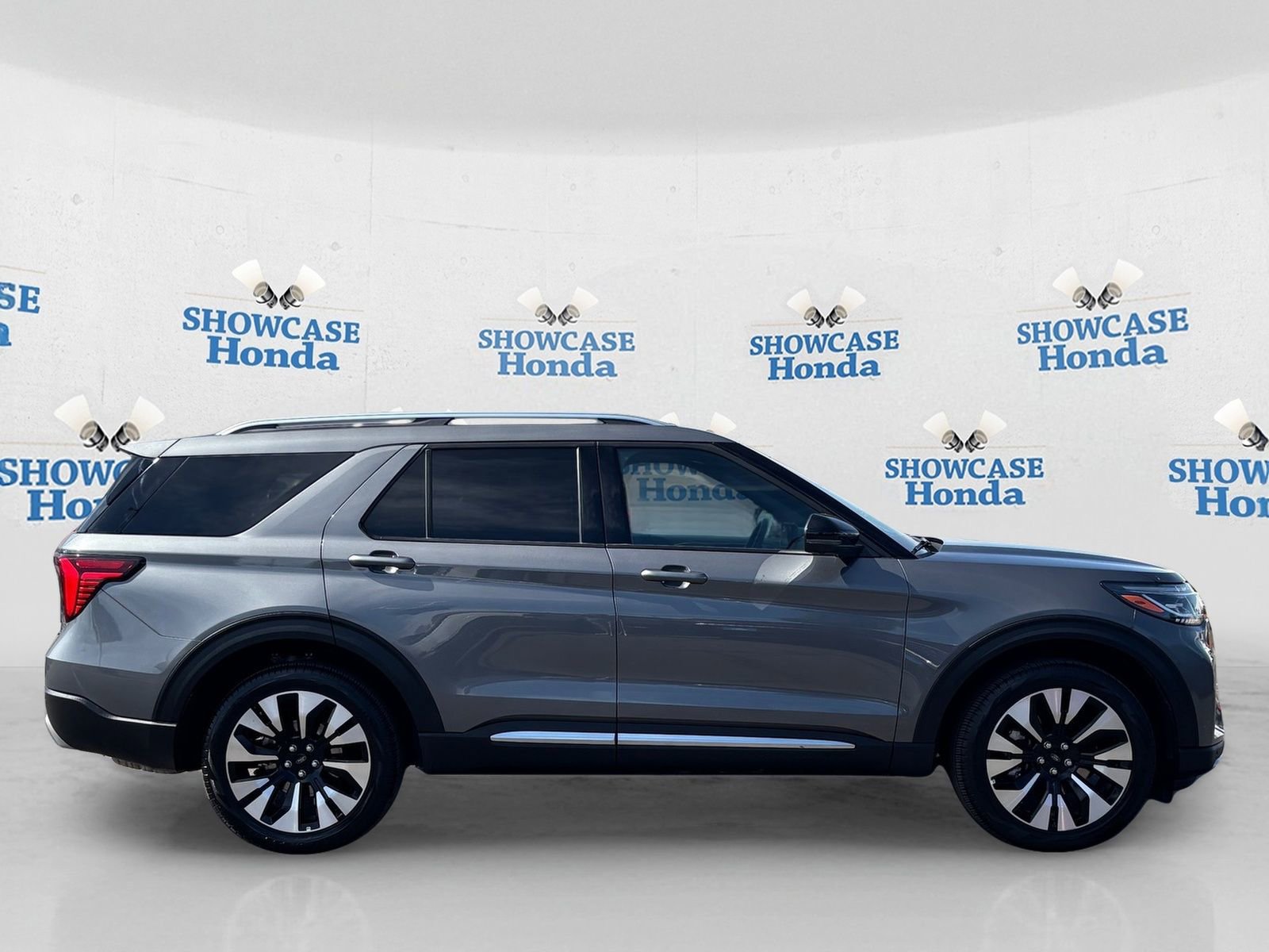 Used 2025 Ford Explorer Platinum w/ LUX Leather Package image 9