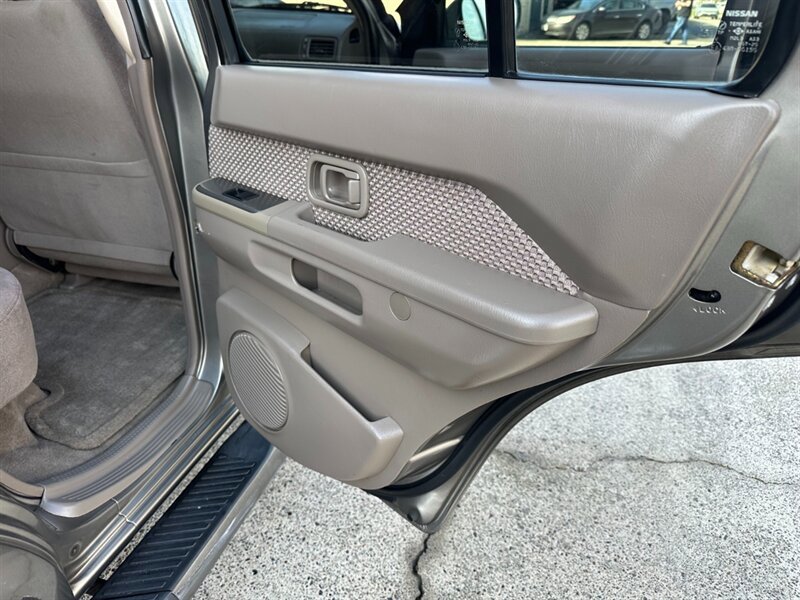 Used 2004 Nissan Pathfinder SE AWD/4WD image 33