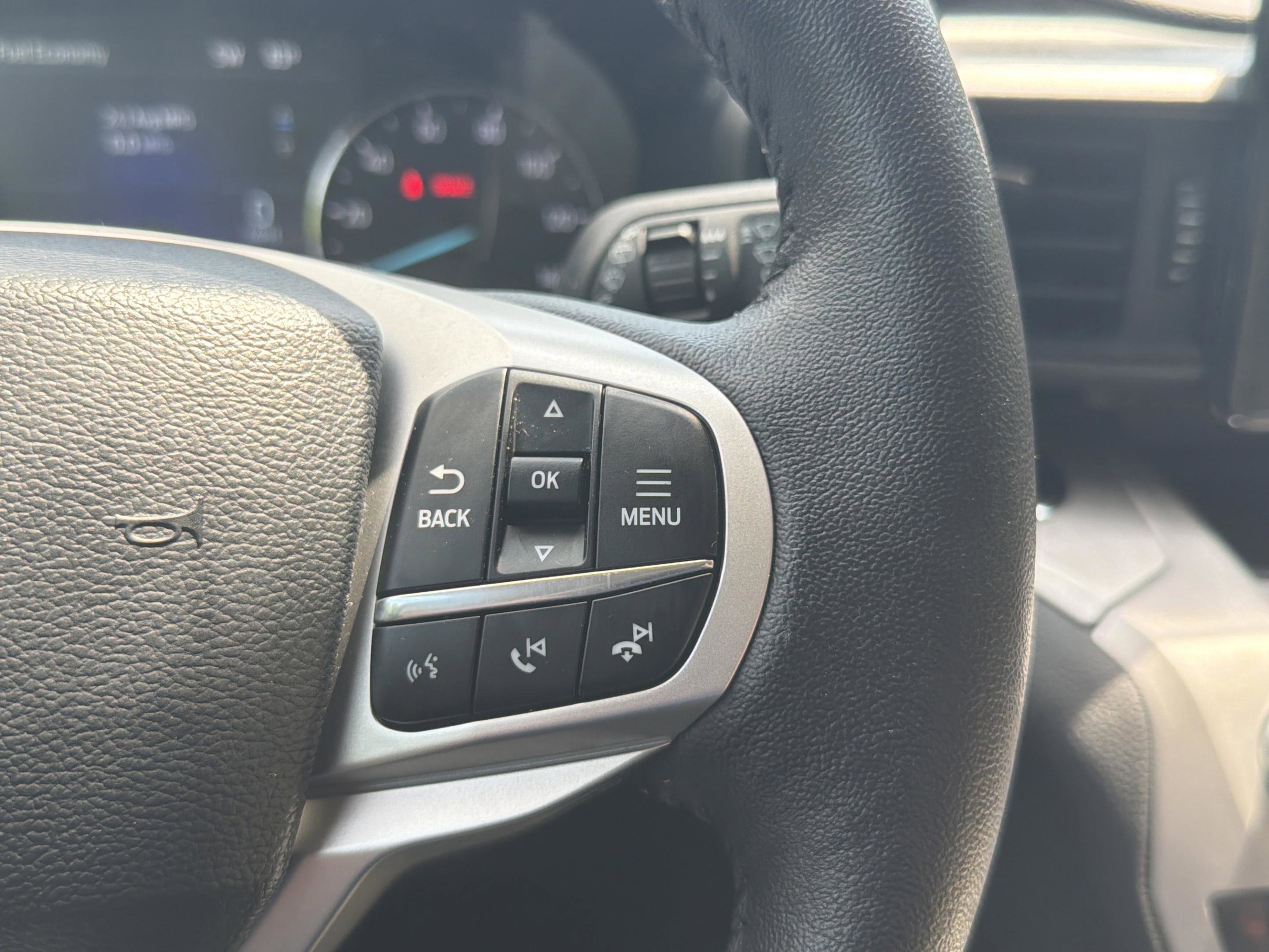 Used 2024 Ford Explorer XLT AWD/4WD image 10