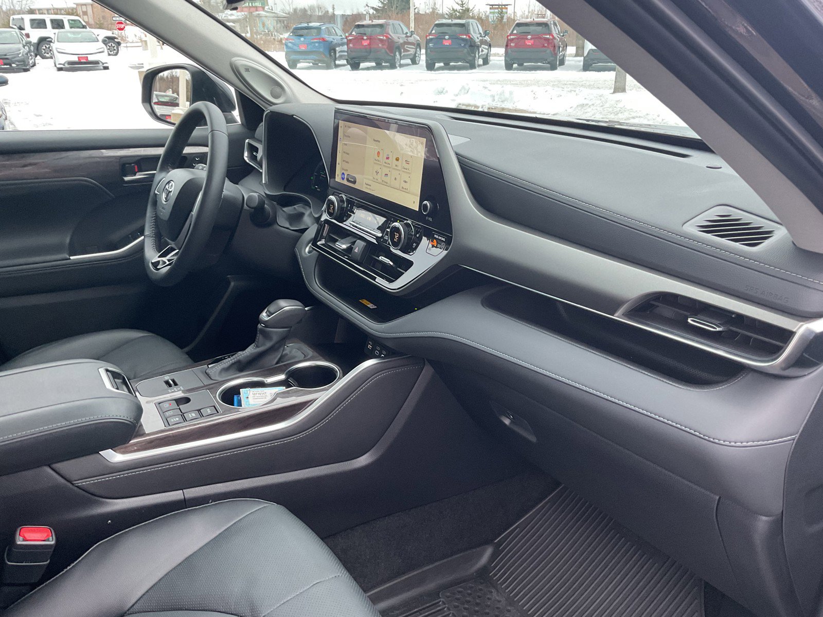 Used 2024 Toyota Highlander Limited image 31
