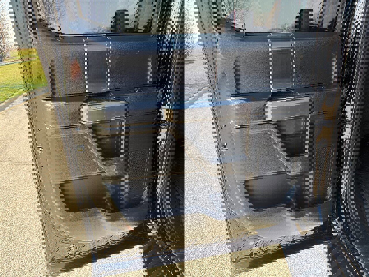 Used 2019 Ford F150 XLT w/ Equipment Group 302A Luxury AWD/4WD image 38