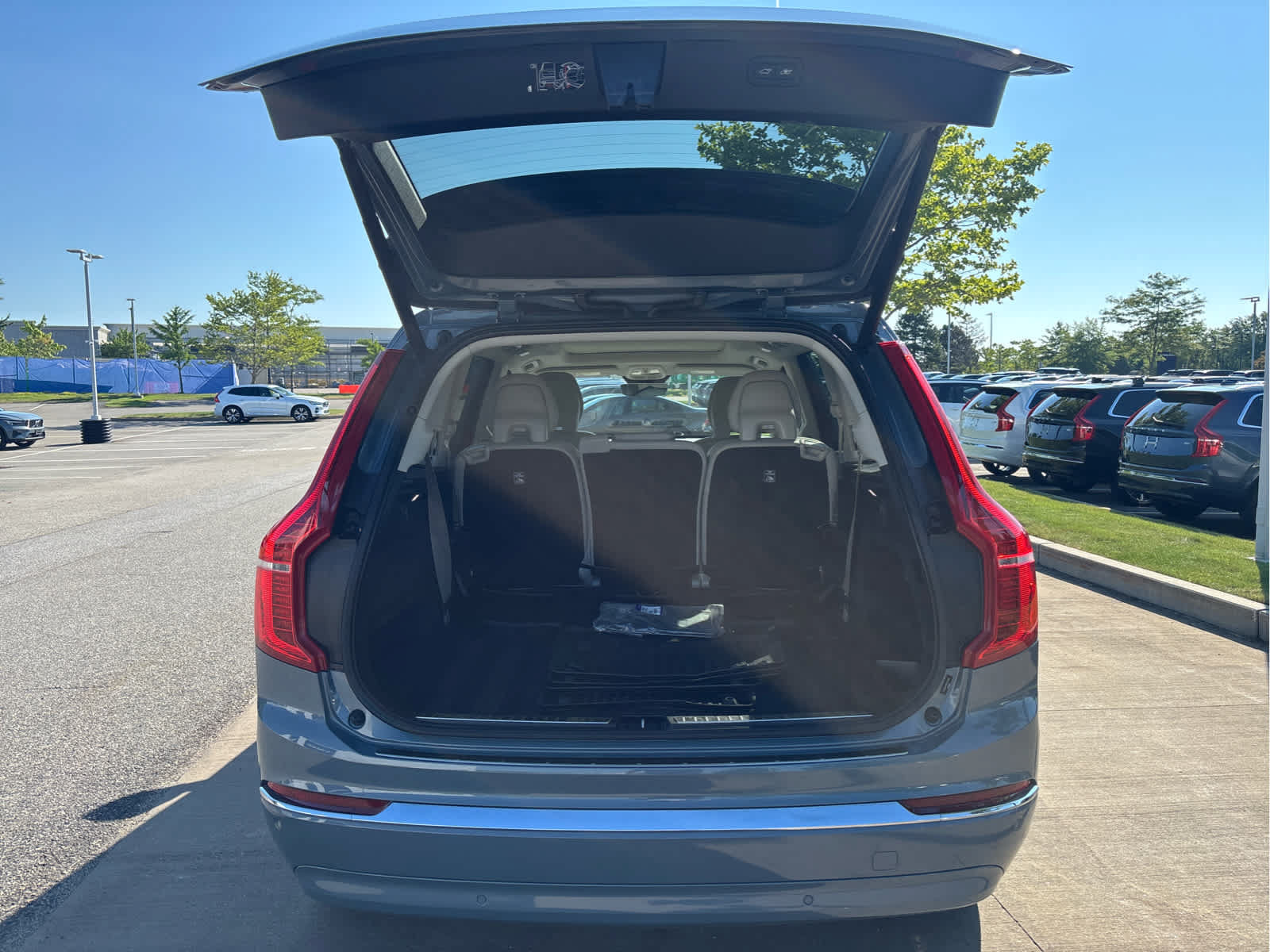 Used 2023 Volvo XC90 B6 Plus w/ Protection Package Premier AWD/4WD image 11
