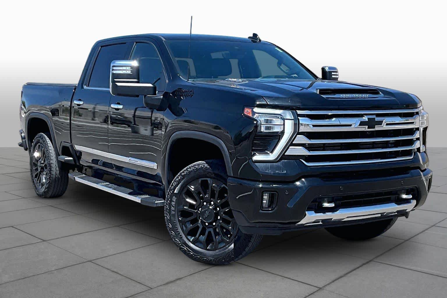 Used 2024 Chevrolet Silverado 2500 High Country w/ Technology Package AWD/4WD image 3