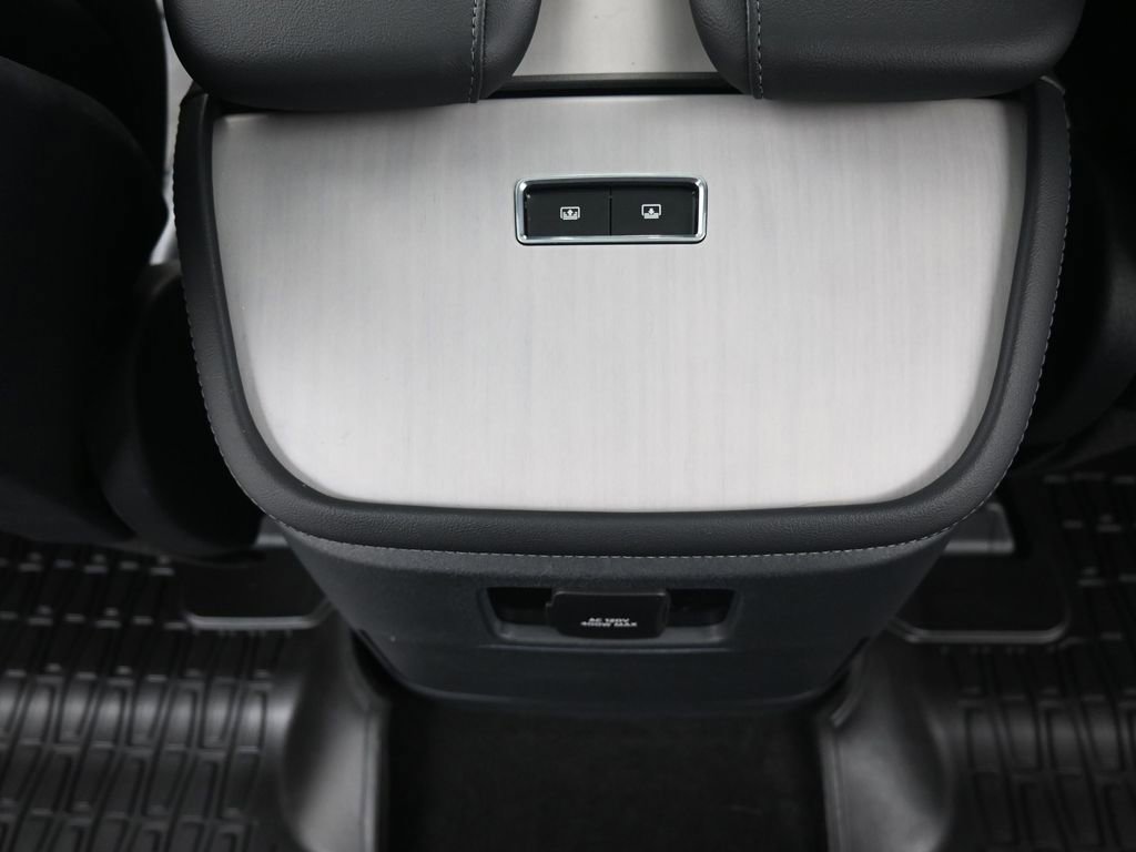 Used 2025 Lincoln Navigator Reserve image 34