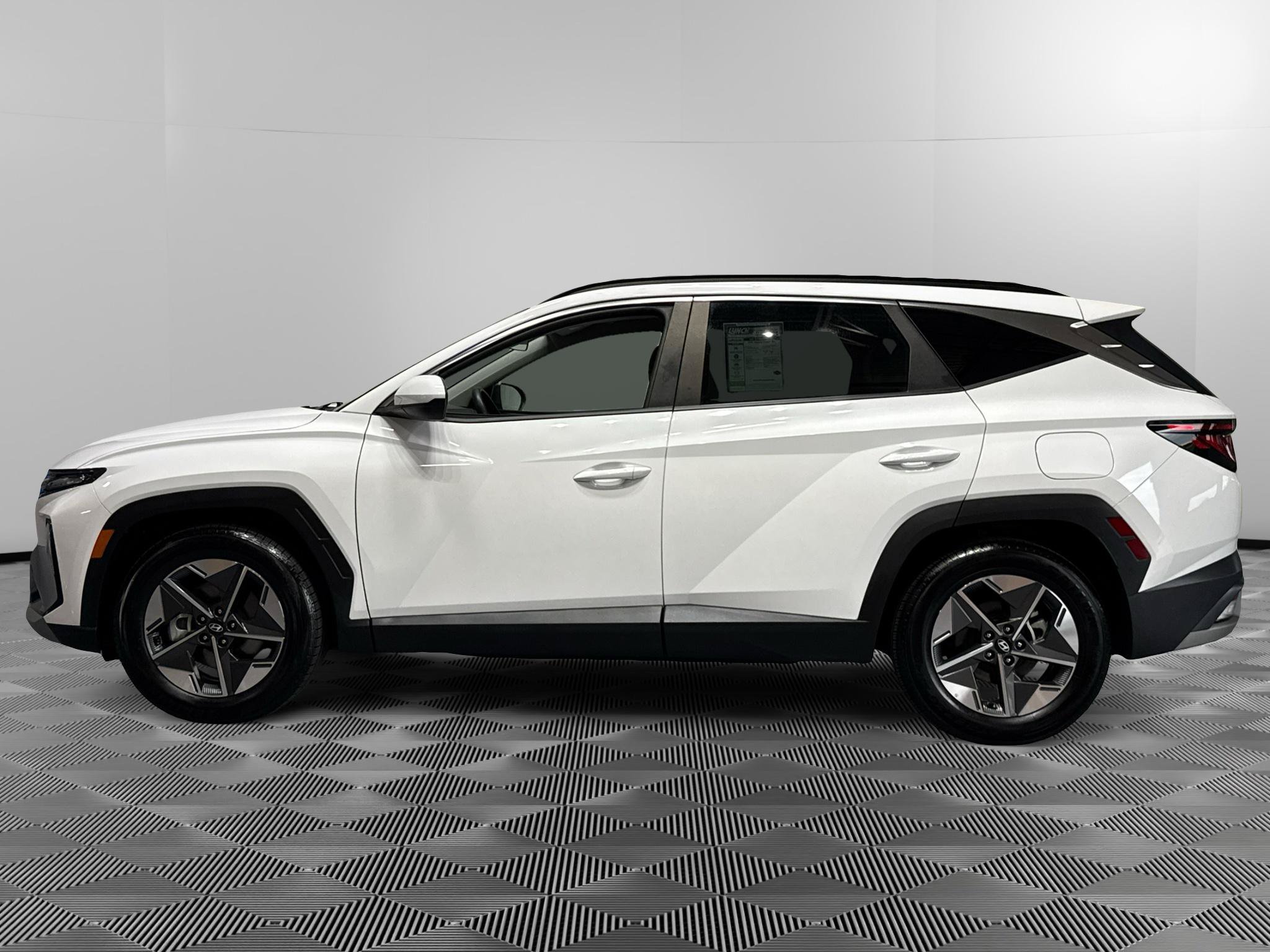 Used 2025 Hyundai Tucson SEL FWD image 2