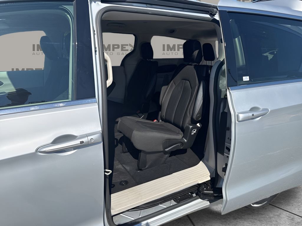 Used 2023 Chrysler Voyager LX FWD image 30