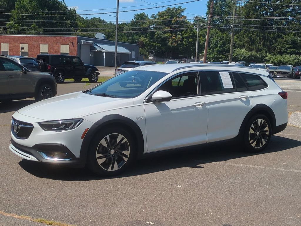 Used 2018 Buick Regal Essence w/ Driver Confidence Package #1 AWD/4WD image 2
