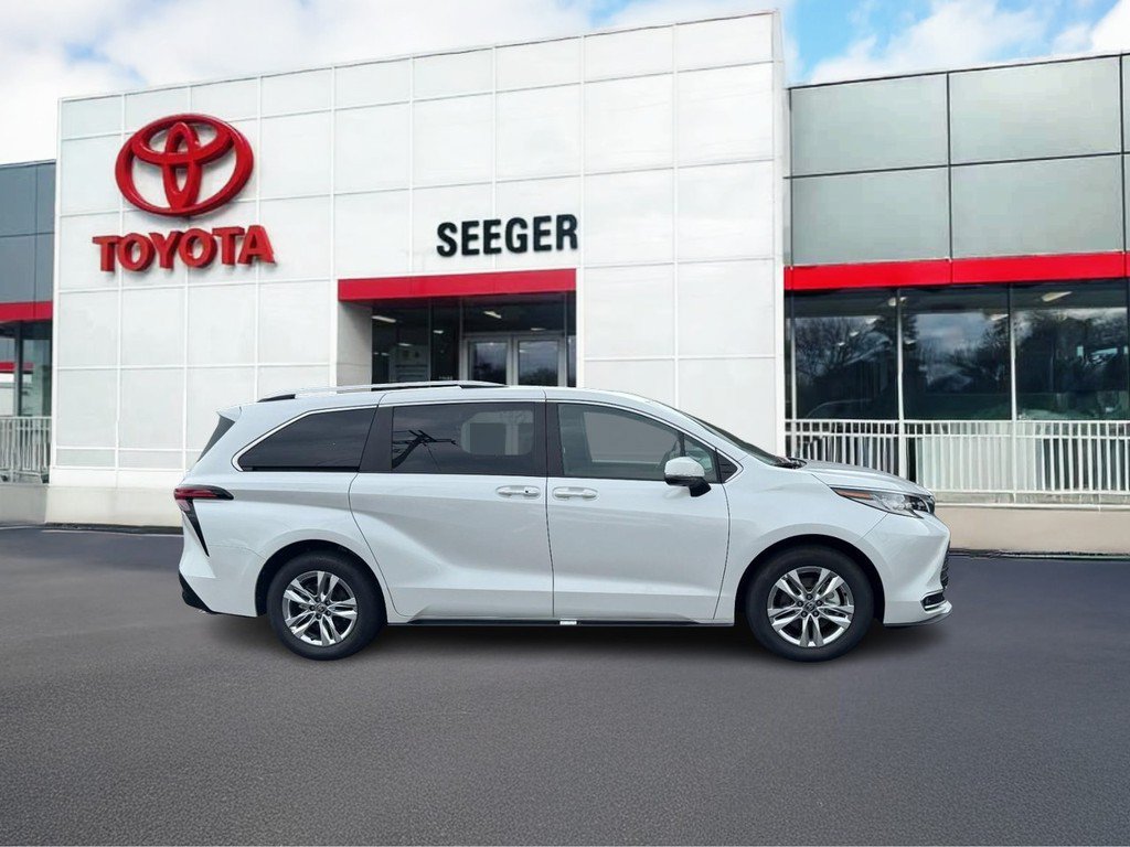 Used 2026 Toyota Sienna Limited FWD image 2