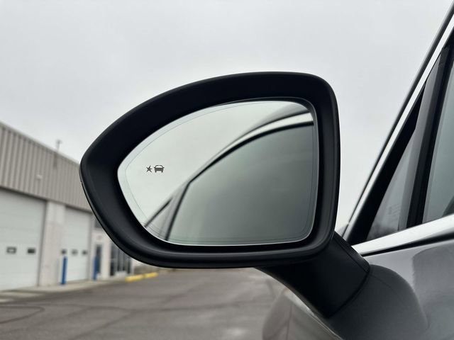 Used 2023 Buick Envision Essence image 12