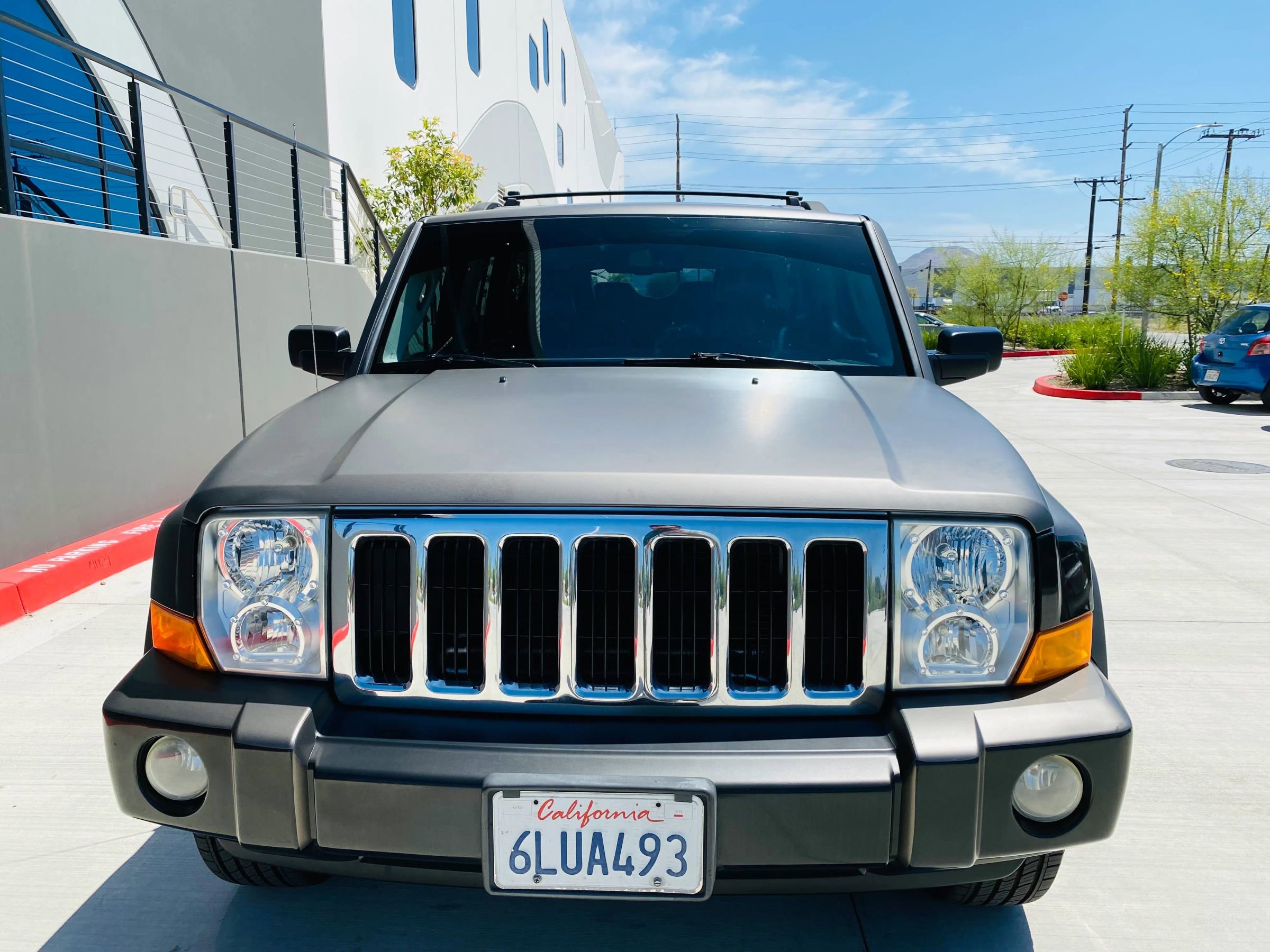 Used 2010 Jeep Commander Sport w/ Sun/Sound Group RWD image 3