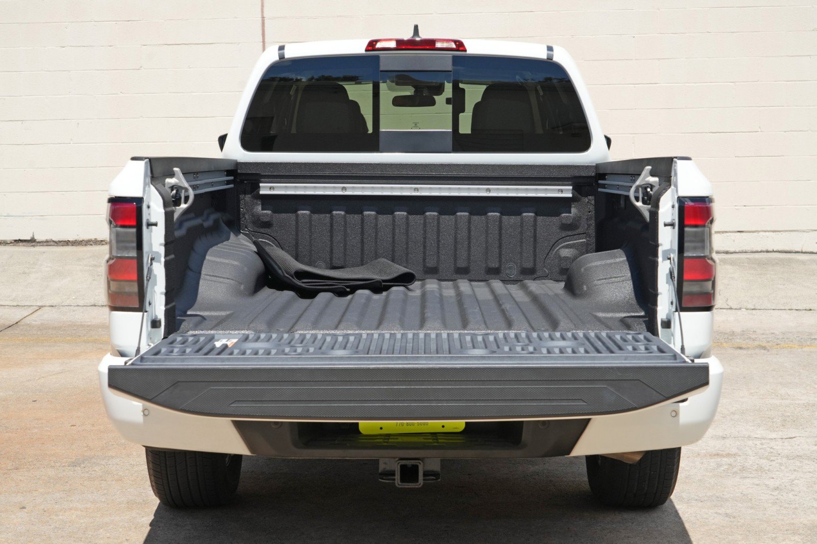 Used 2024 Nissan Frontier SV w/ Technology Package RWD image 9