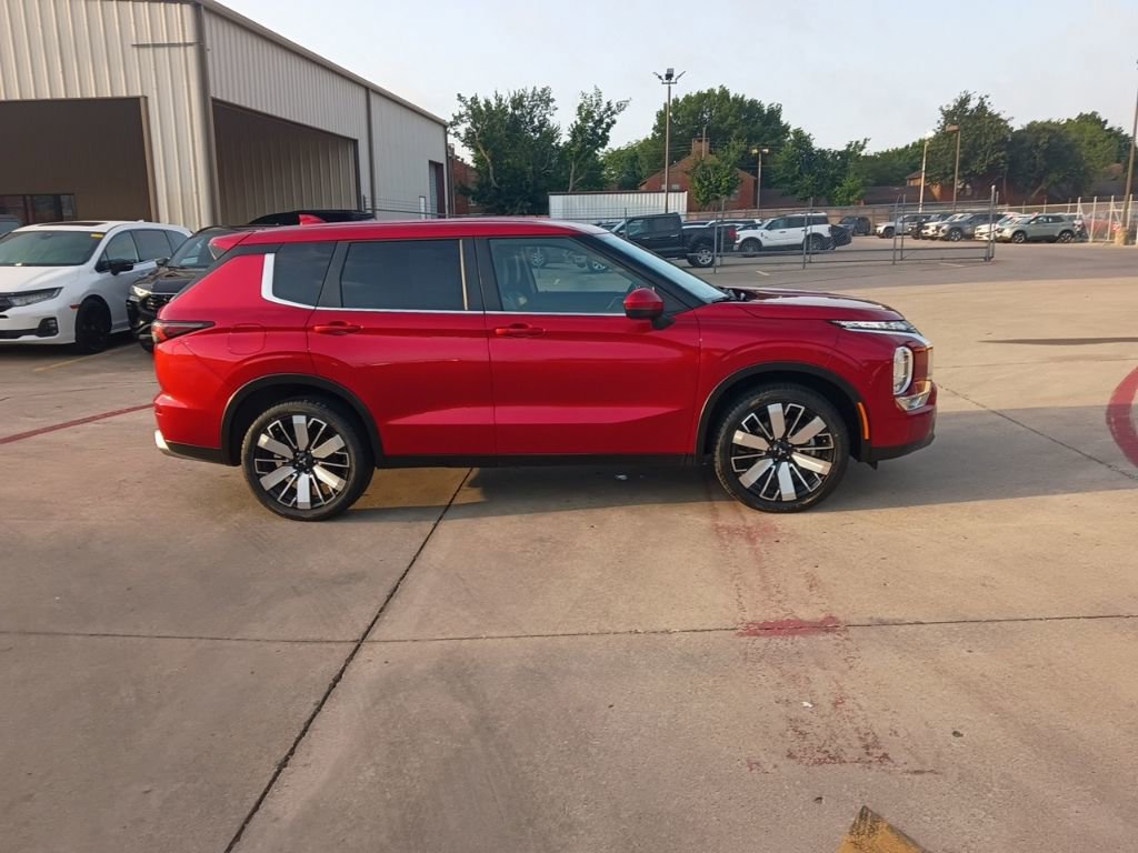 Used 2025 Mitsubishi Outlander SE FWD image 6