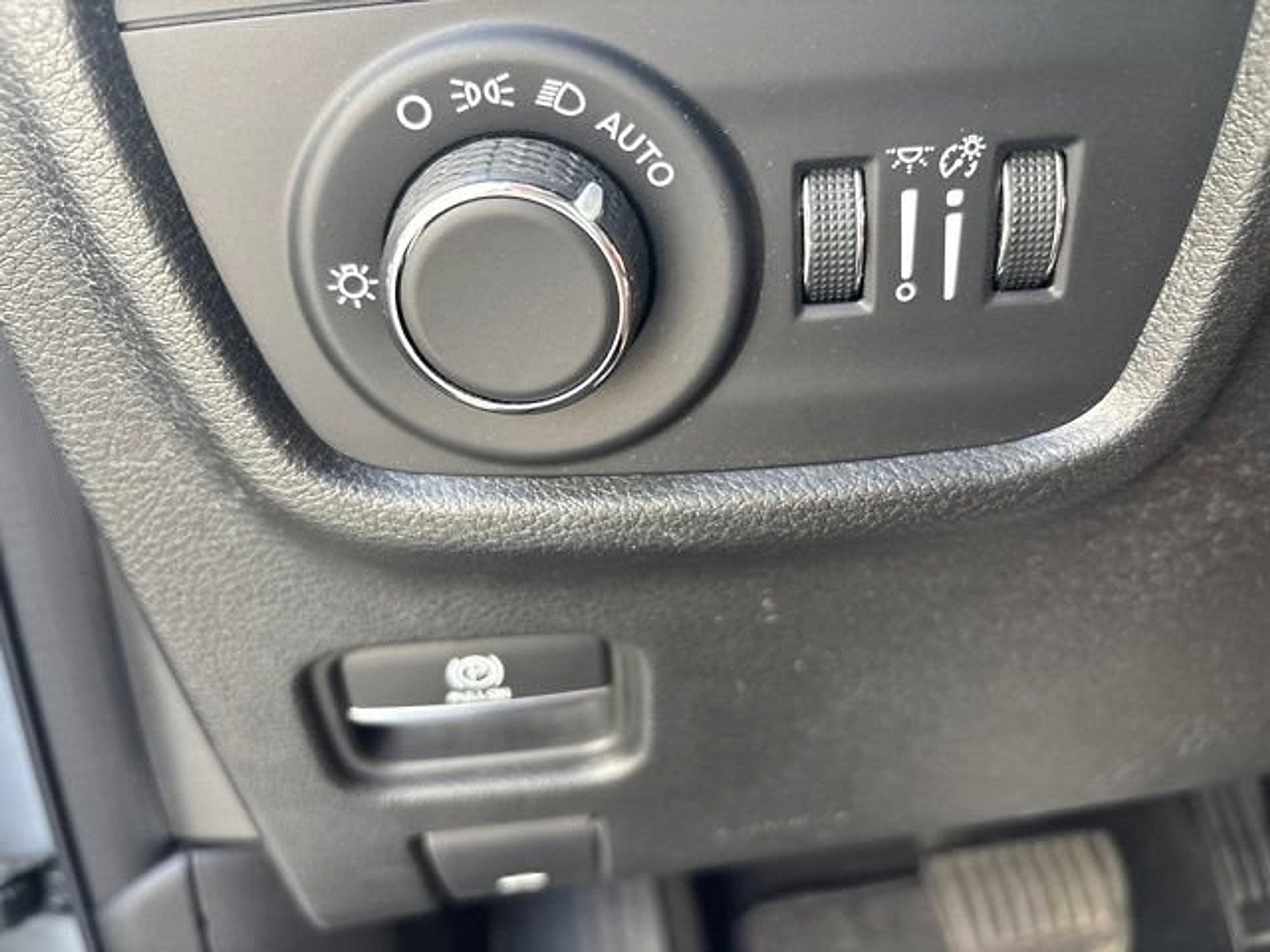 Used 2023 Jeep Grand Cherokee Altitude AWD/4WD image 23