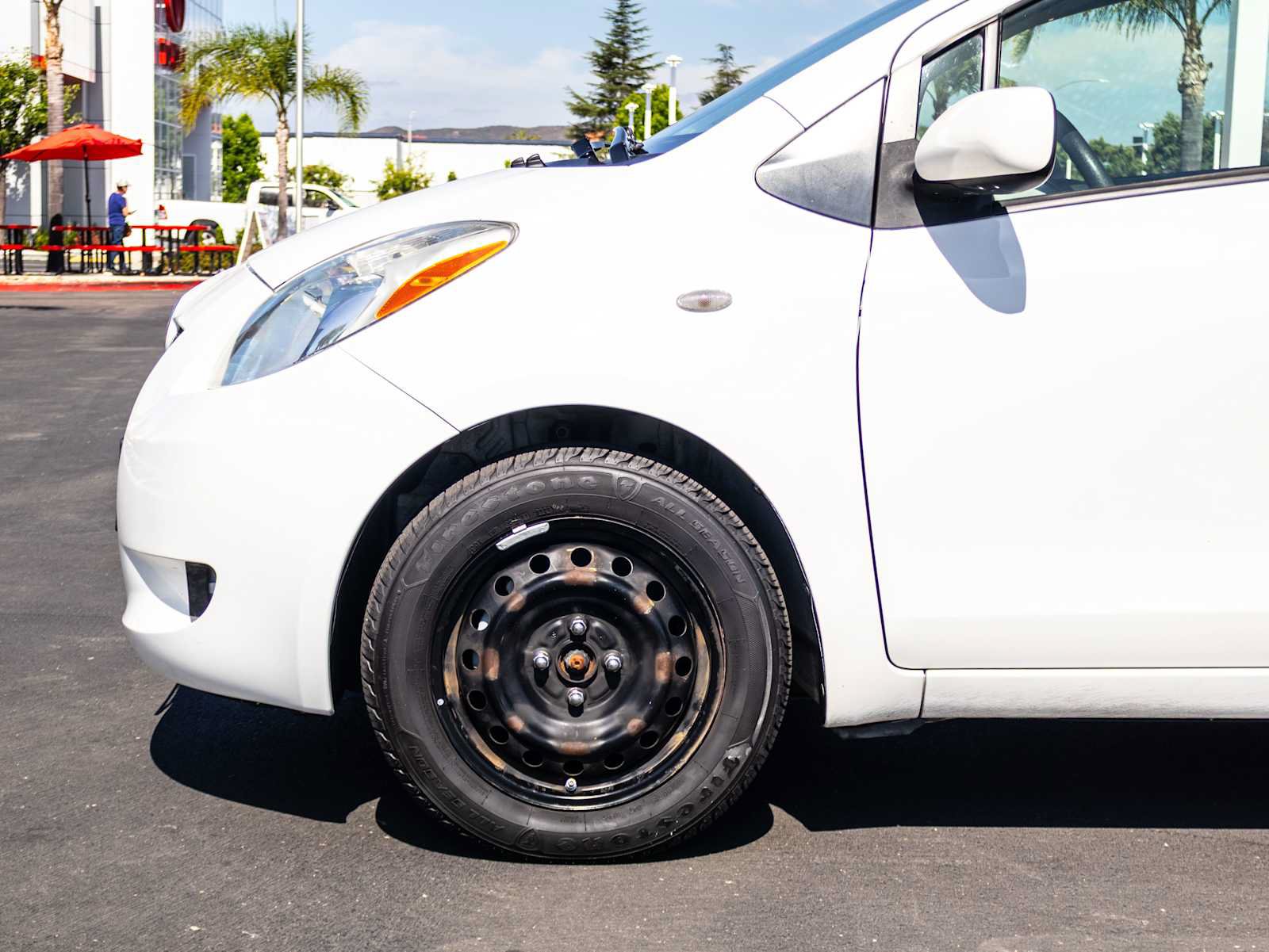 Used 2008 Toyota Yaris 2-Door Hatchback FWD image 5