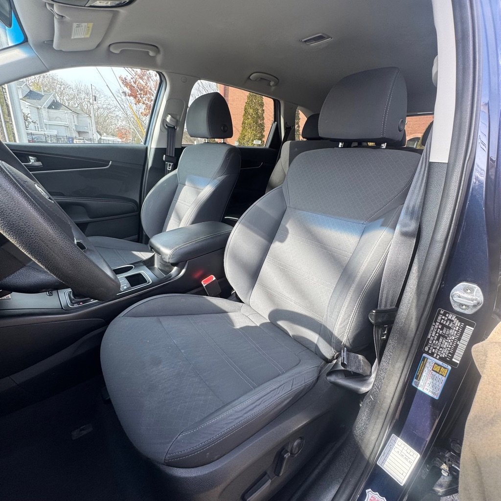 Used 2019 Kia Sorento LX image 17