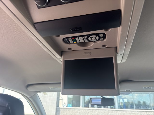 Used 2016 Chrysler Town & Country Limited FWD image 30