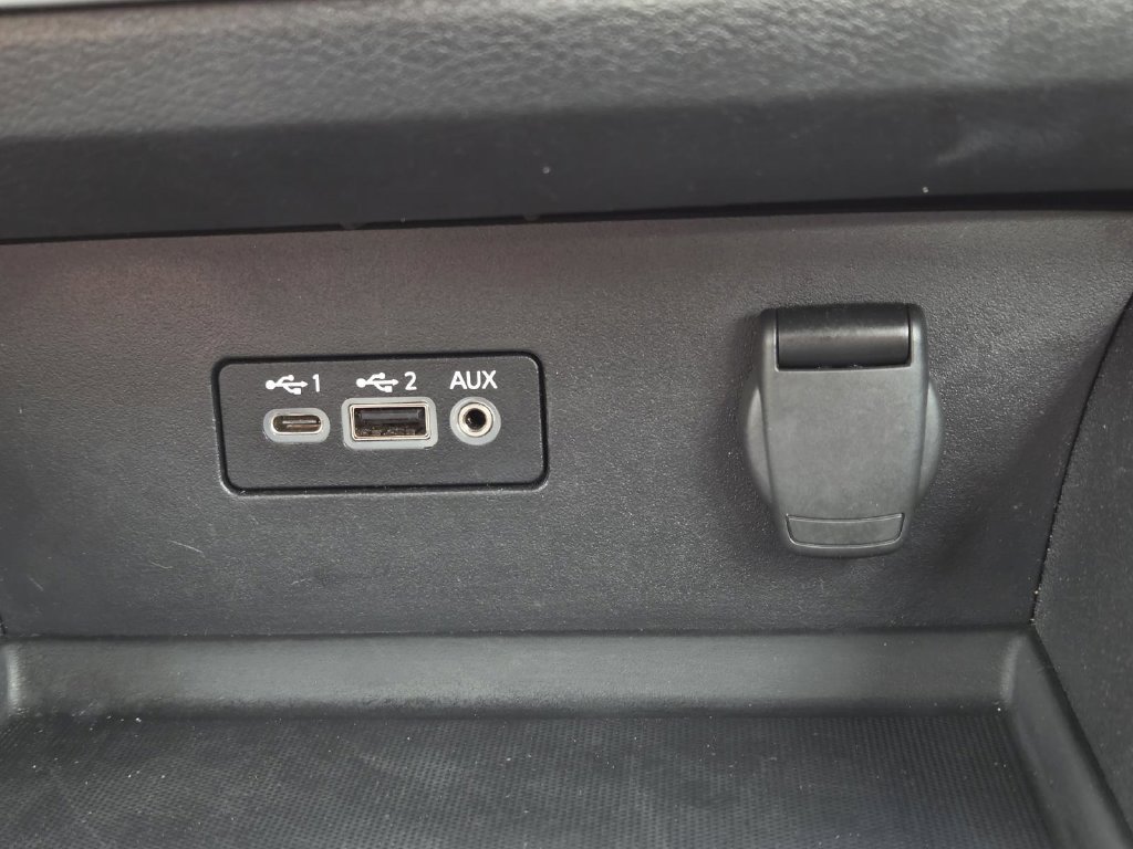 Used 2025 Nissan Altima 2.5 SV FWD image 27