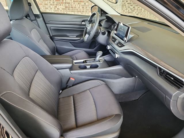 Used 2025 Nissan Altima 2.5 SV FWD image 13