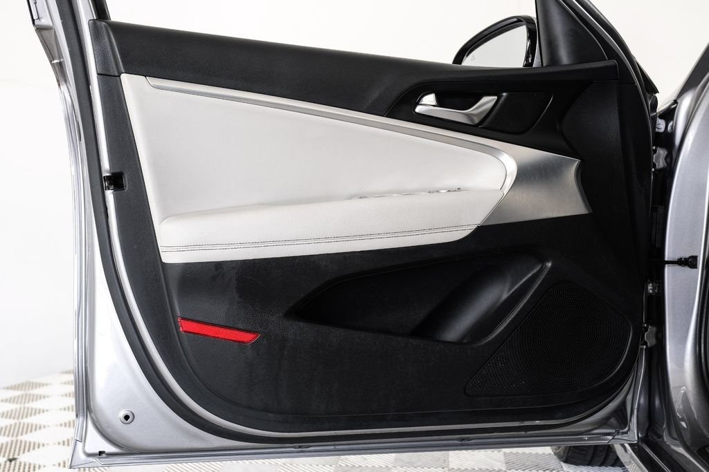 Used 2024 Genesis G70 2.5T RWD image 49