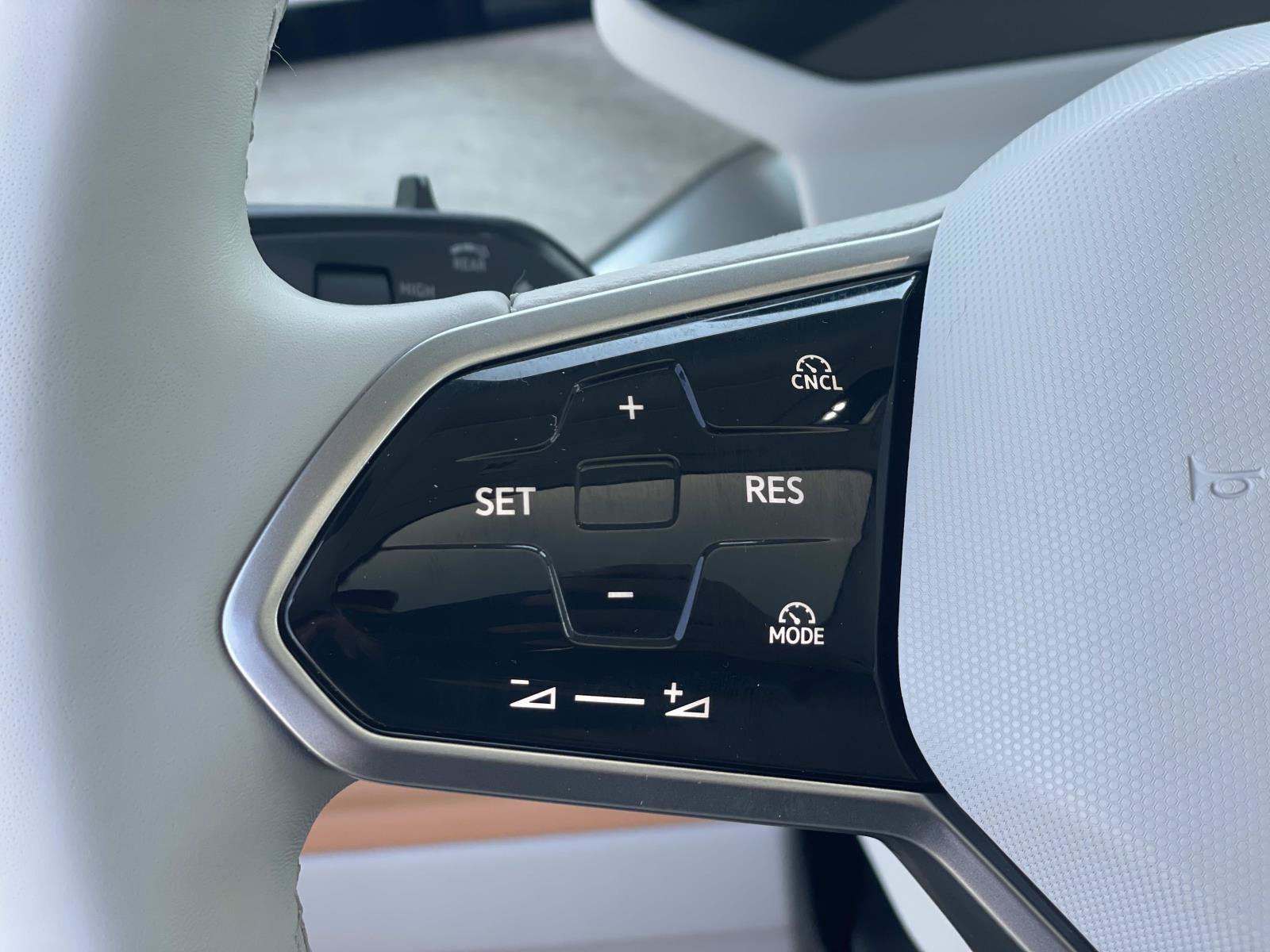 Certified 2025 Volkswagen ID. Buzz 1st Edition RWD image 9