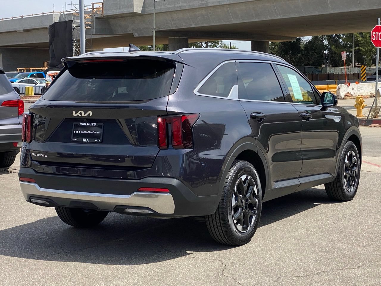 Certified 2025 Kia Sorento S w/ Panoramic Sunroof Package FWD image 3