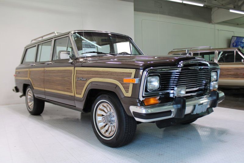 Used 1987 Jeep Grand Wagoneer image 9