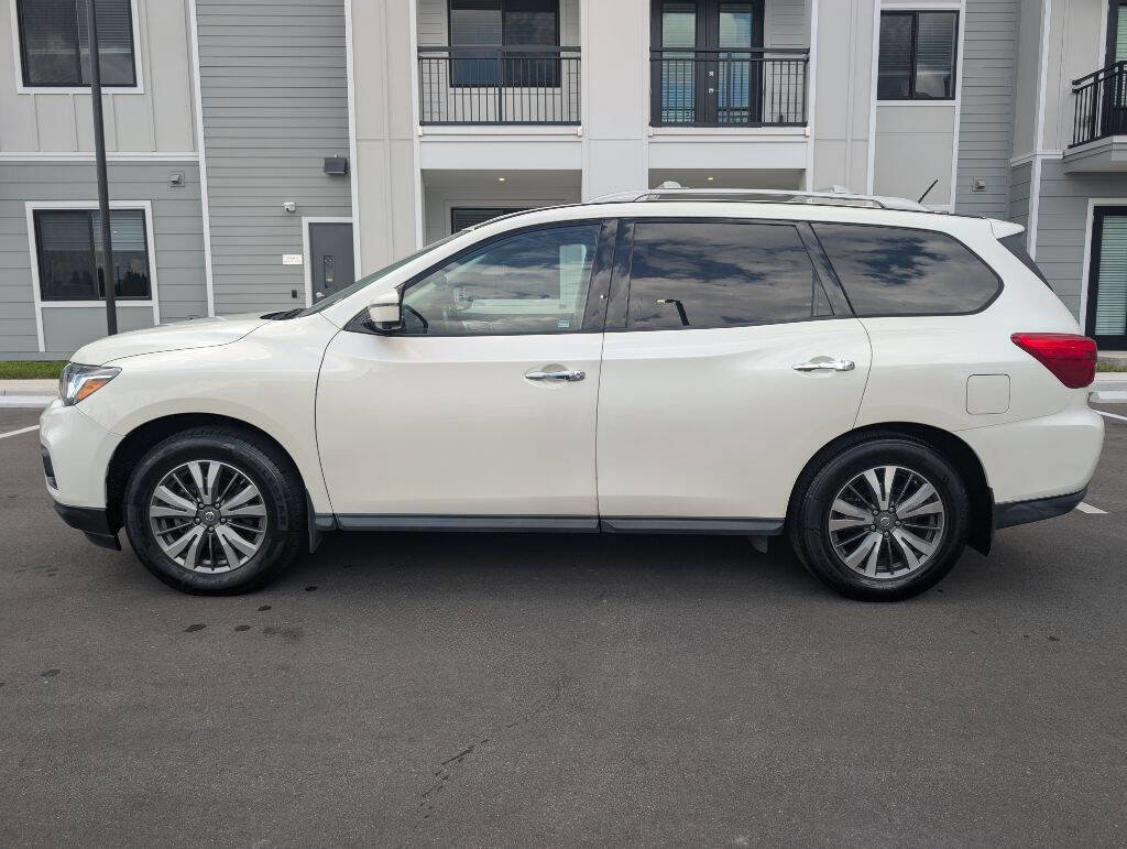 Used 2018 Nissan Pathfinder SL w/ Cargo Package image 5