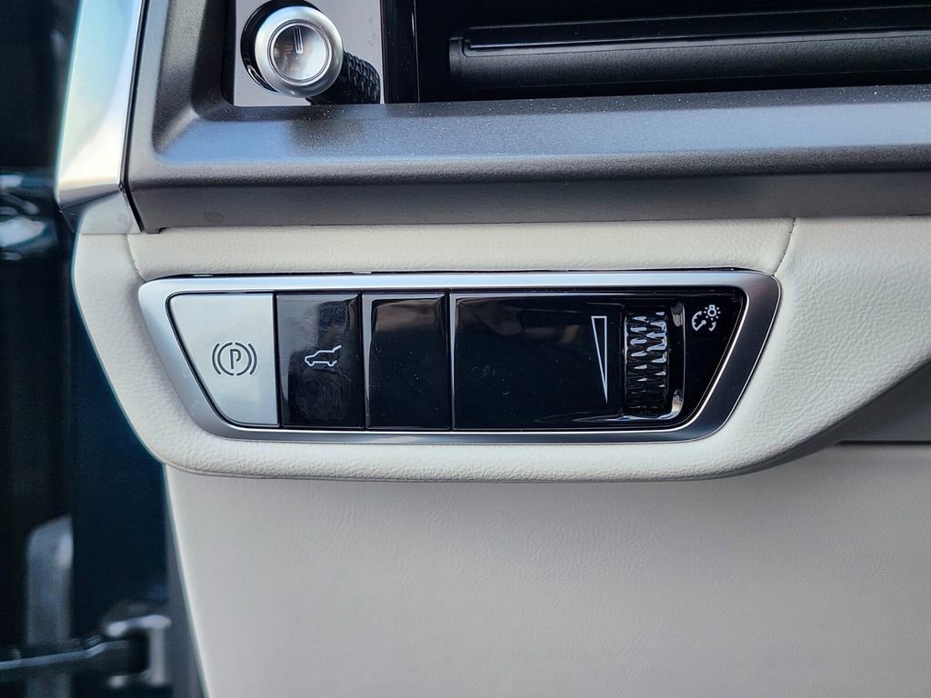 Used 2026 Cadillac Vistiq Luxury image 24