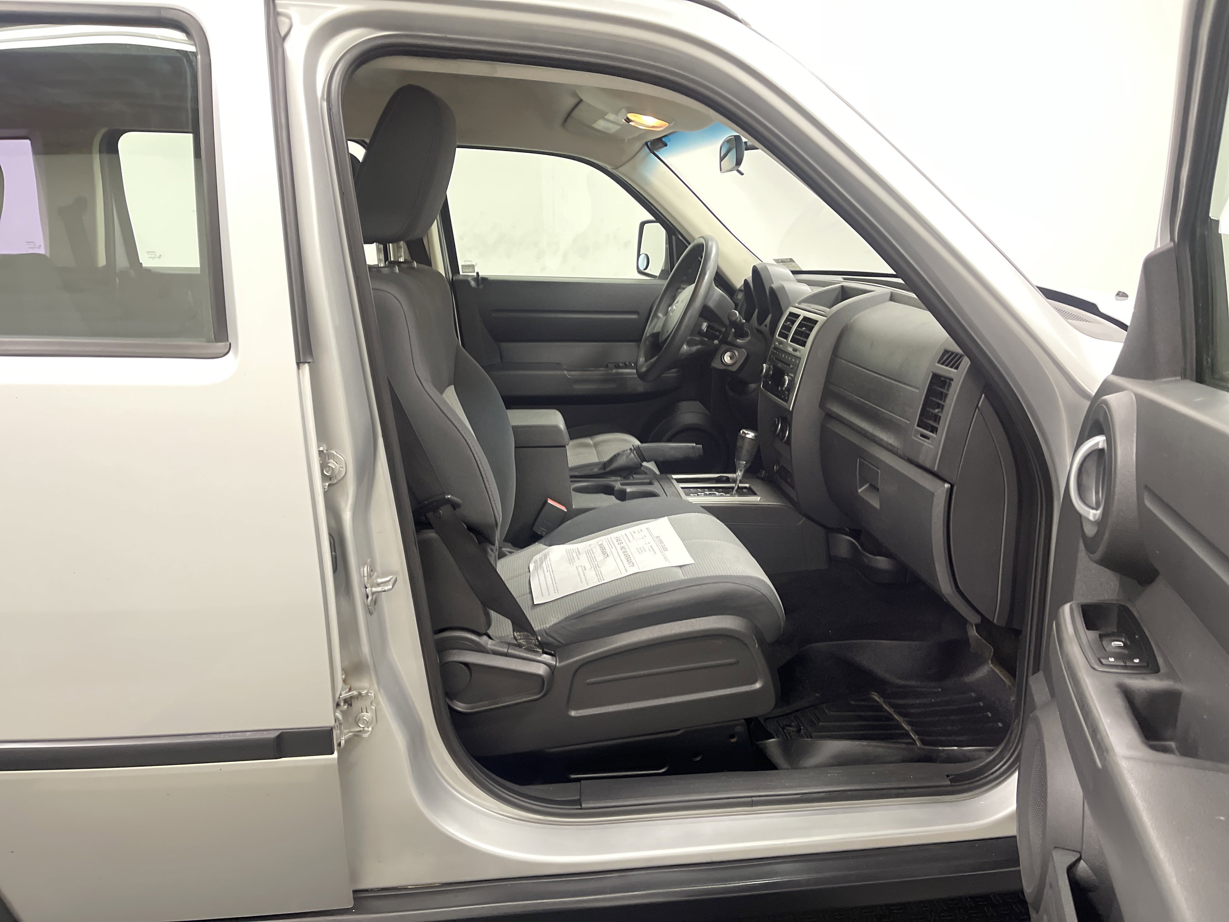 Used 2008 Dodge Nitro SXT AWD/4WD image 25