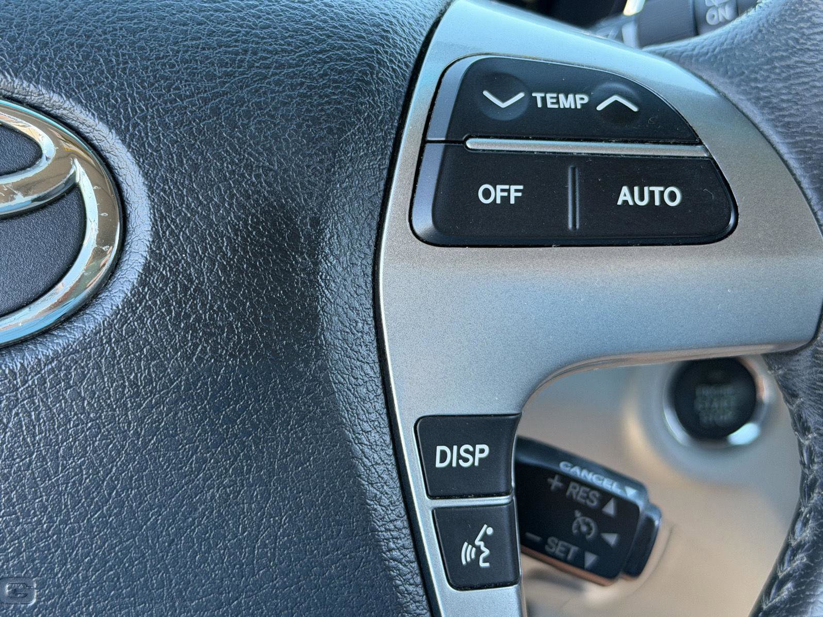 Used 2012 Toyota Highlander Limited w/ Tow Pkg FWD image 17