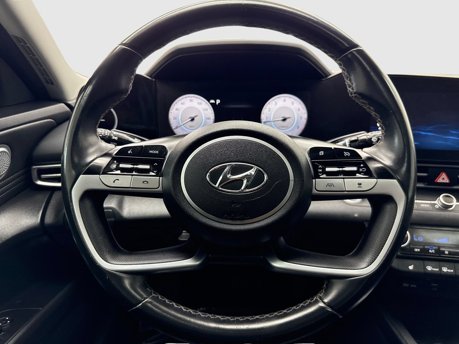 Used 2022 Hyundai Elantra Limited FWD image 19