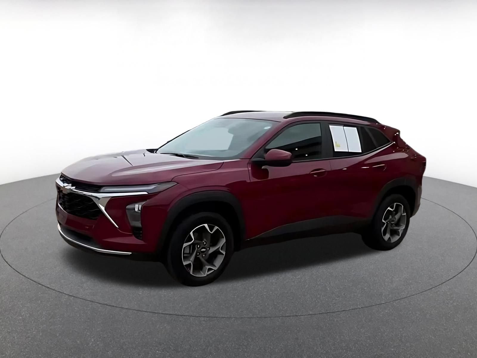 Used 2025 Chevrolet Trax LT FWD image 8