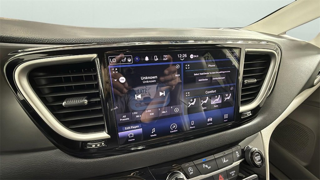 Used 2024 Chrysler Pacifica Touring-L image 22