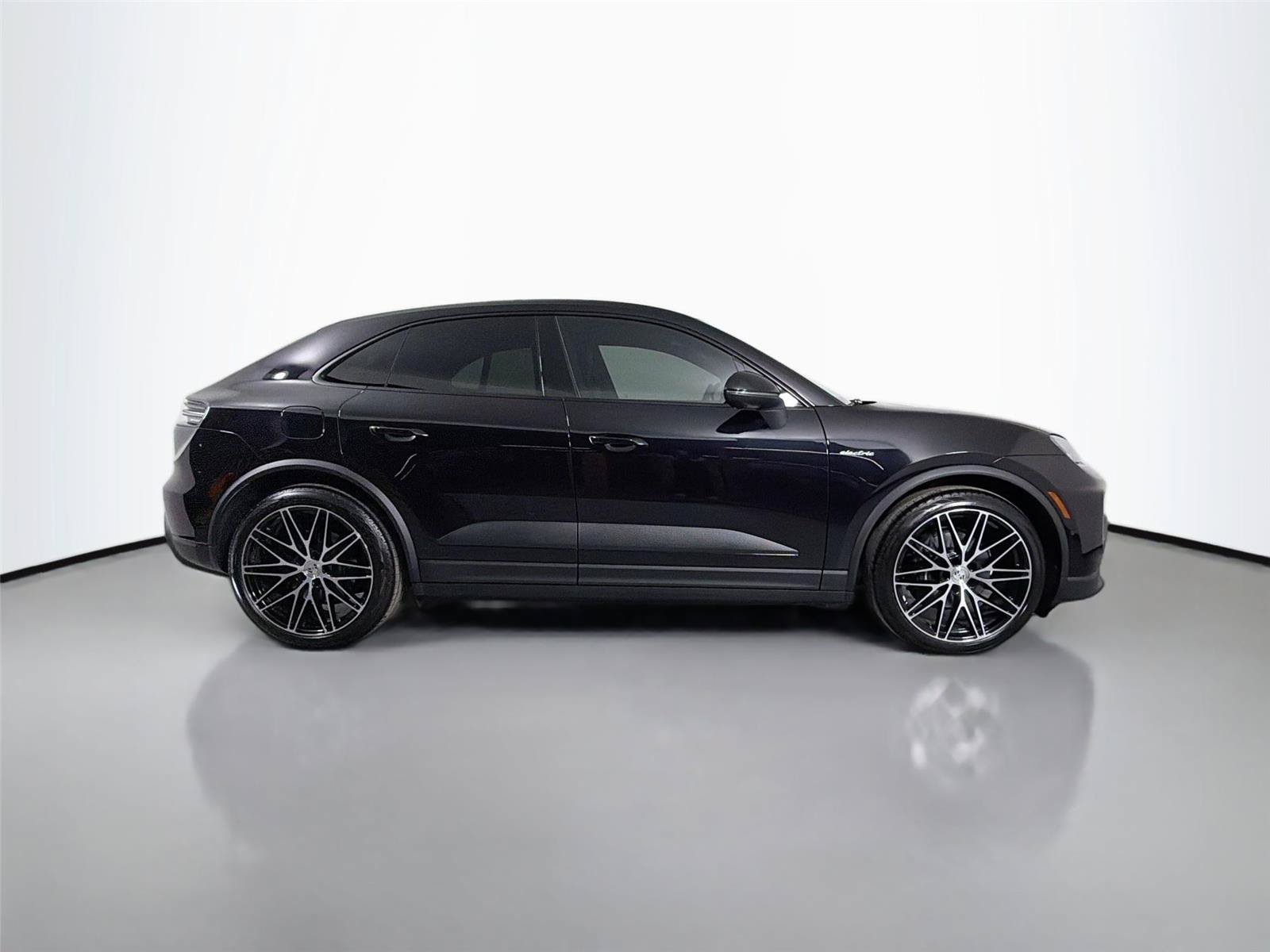 Certified 2026 Porsche Macan 4 Electric RWD image 8