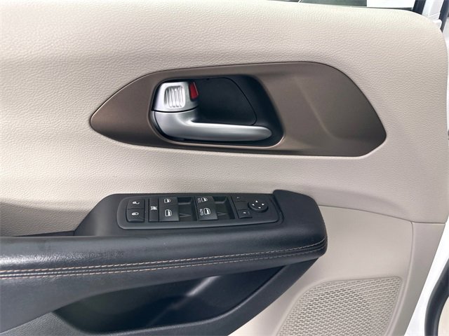 Certified 2017 Chrysler Pacifica Touring Plus image 19