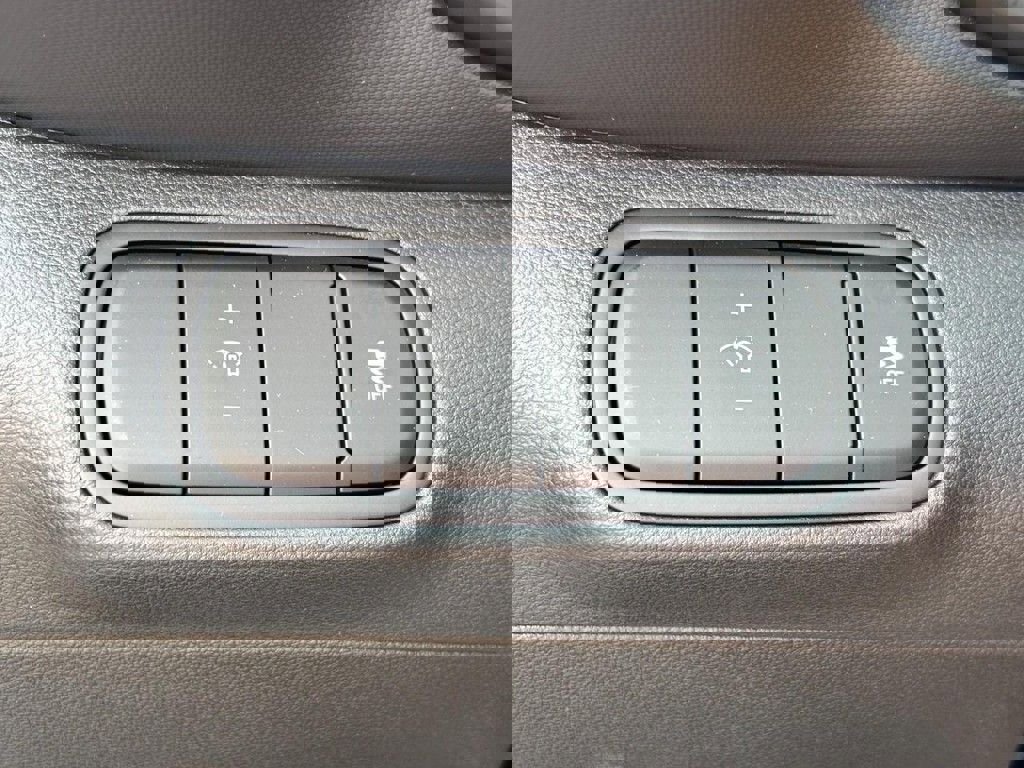 Certified 2025 Hyundai Venue Limited image 11