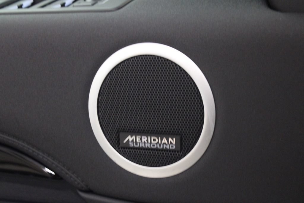 Used 2025 Land Rover Discovery S AWD/4WD image 23
