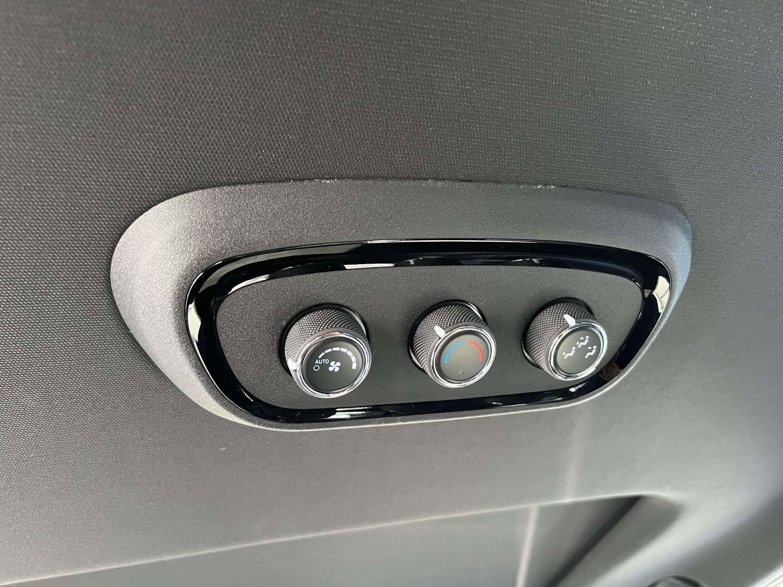 Used 2022 Dodge Durango GT image 25