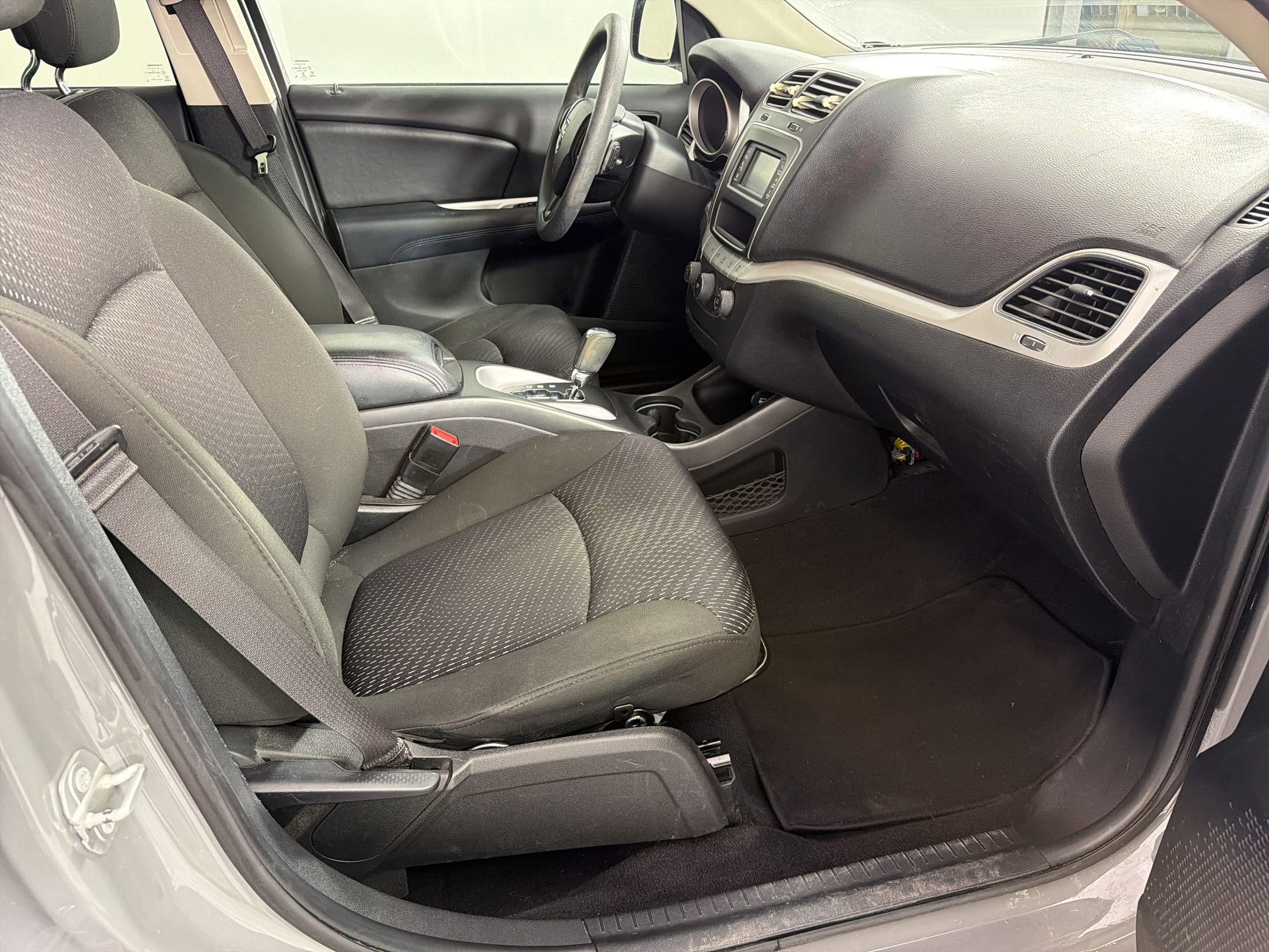 Used 2019 Dodge Journey SE FWD image 29