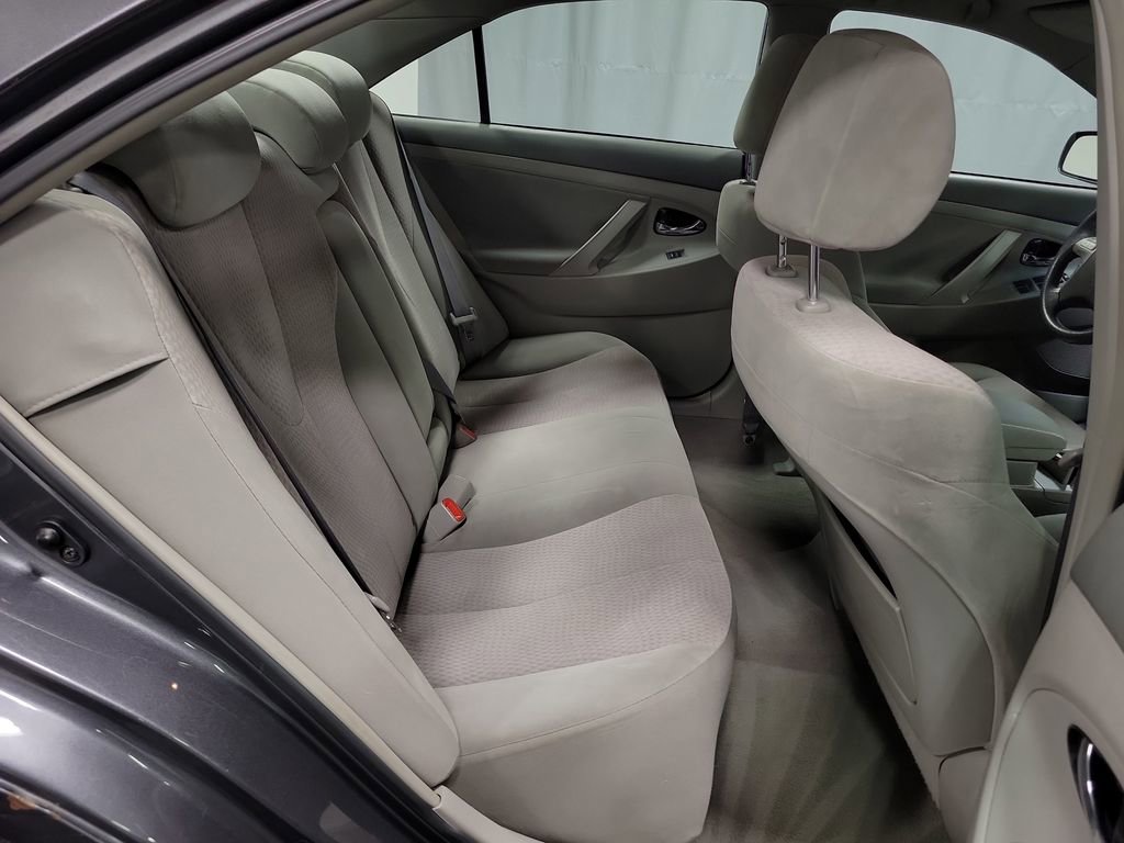 Used 2010 Toyota Camry LE image 22