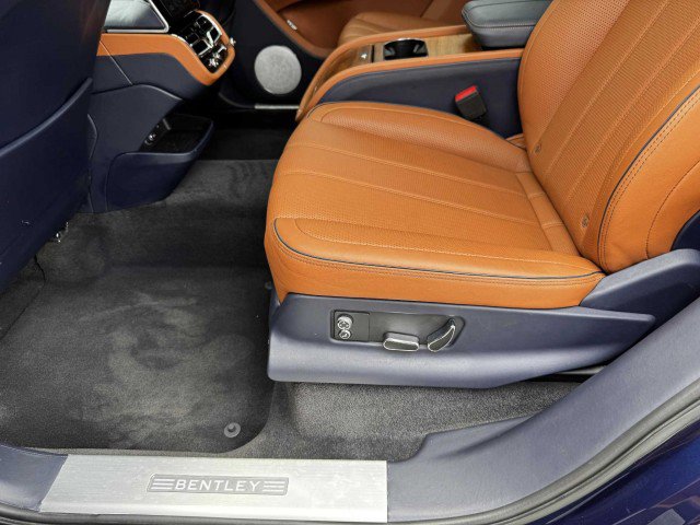 Used 2023 Bentley Bentayga Extended Wheelbase image 45