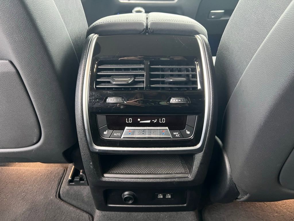 Used 2021 BMW X7 xDrive40i w/ Premium Package image 24