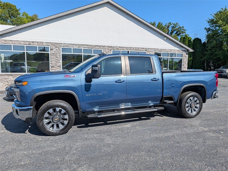 Used 2025 Chevrolet Silverado 2500 LT w/ All Star Edition AWD/4WD image 3